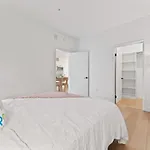 Charming 1 Bedroom La Retreat