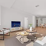 Charming 1 Bedroom La Retreat
