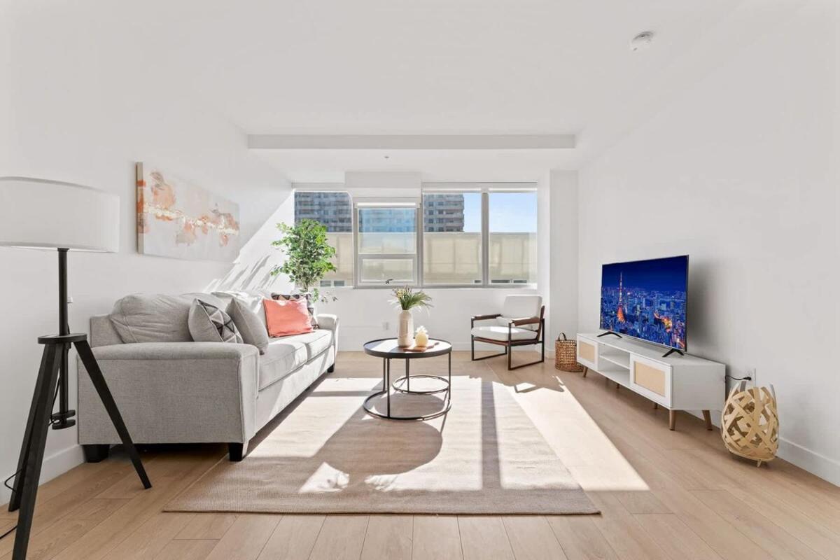 Charming 1 Bedroom La Retreat Apartment